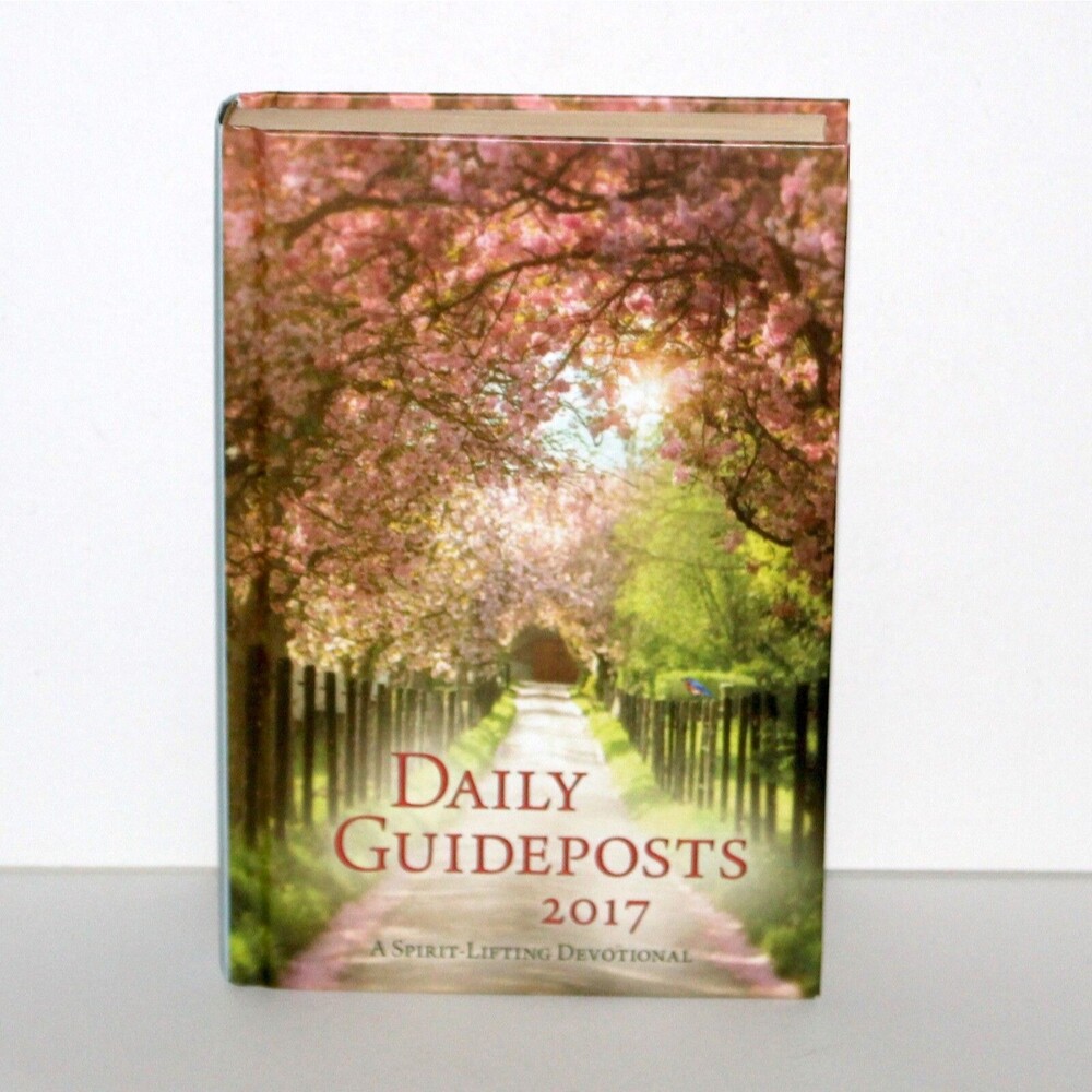 Daily Guideposts 2017 Spirit Lifting Devotional hardcover Scripture Bible